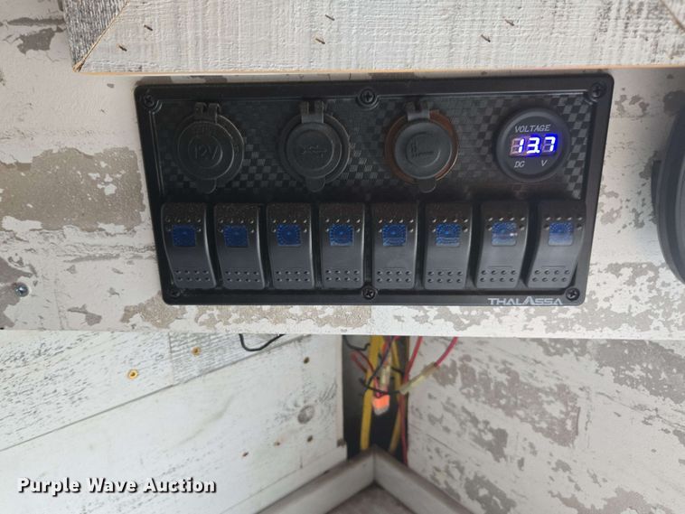 image for item YA0571 2000 Kenworth W900 semi truck