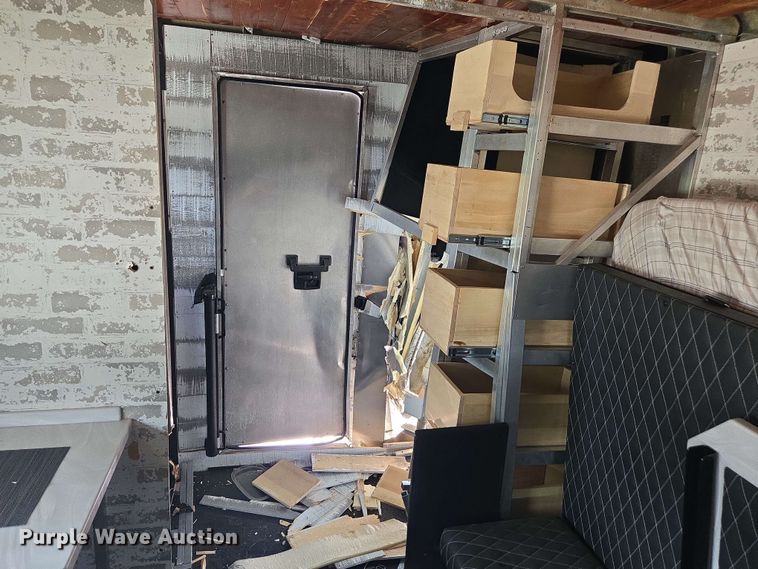 image for item YA0571 2000 Kenworth W900 semi truck