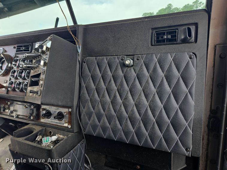 image for item YA0571 2000 Kenworth W900 semi truck