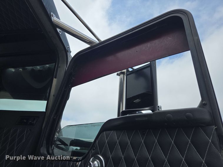 image for item YA0571 2000 Kenworth W900 semi truck