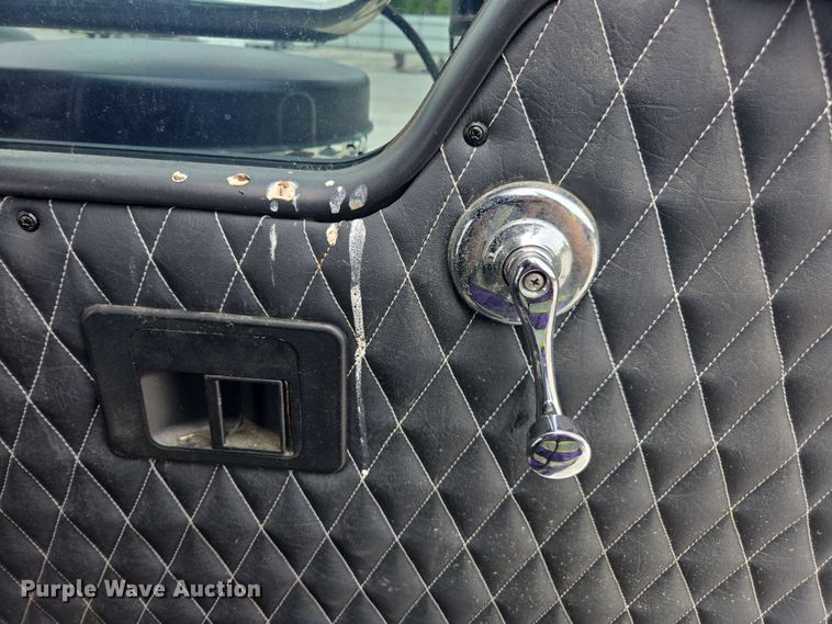 image for item YA0571 2000 Kenworth W900 semi truck