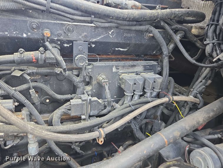 image for item YA0571 2000 Kenworth W900 semi truck