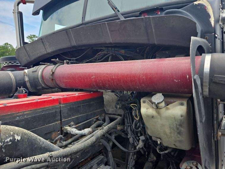 image for item YA0571 2000 Kenworth W900 semi truck