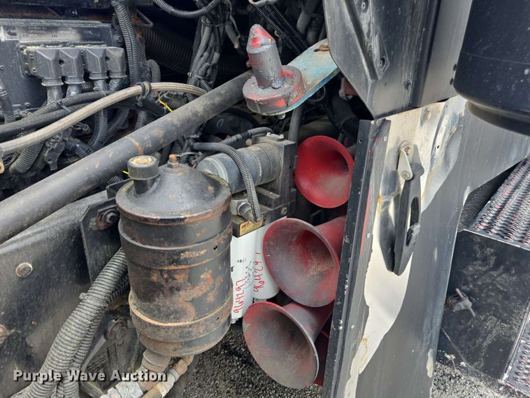 image for item YA0571 2000 Kenworth W900 semi truck