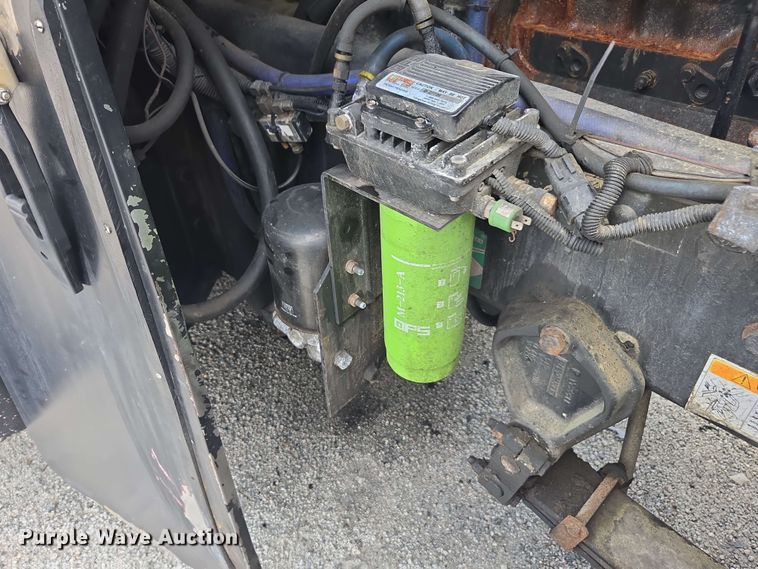 image for item YA0571 2000 Kenworth W900 semi truck