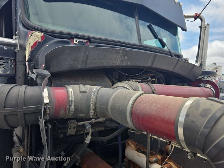 image for item YA0571 2000 Kenworth W900 semi truck