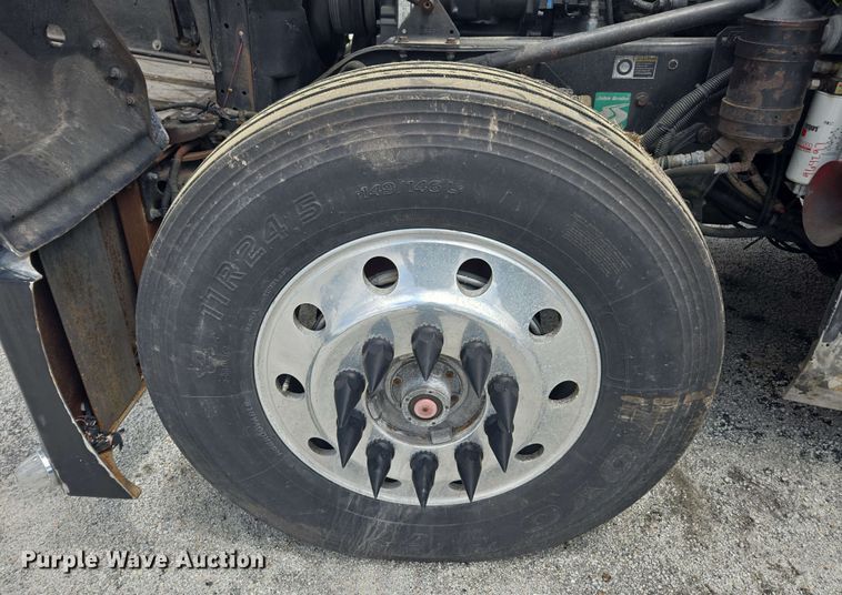 image for item YA0571 2000 Kenworth W900 semi truck