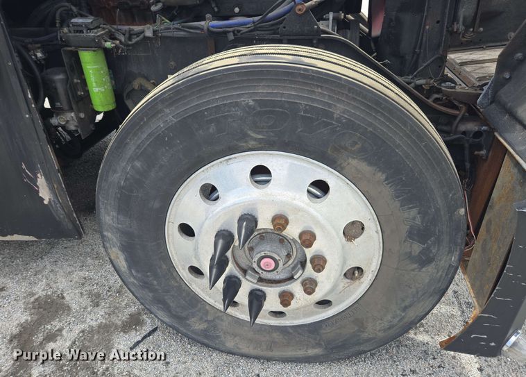 image for item YA0571 2000 Kenworth W900 semi truck