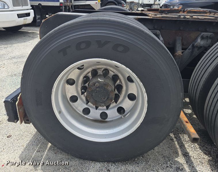 image for item YA0571 2000 Kenworth W900 semi truck