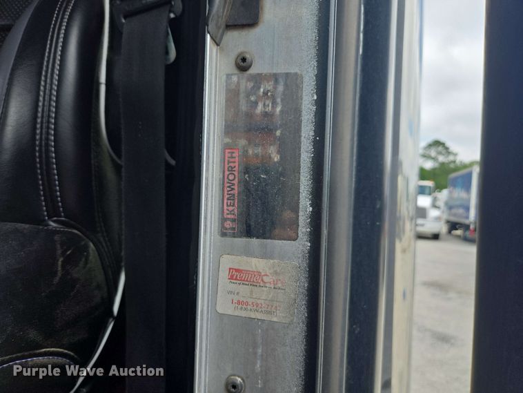 image for item YA0571 2000 Kenworth W900 semi truck