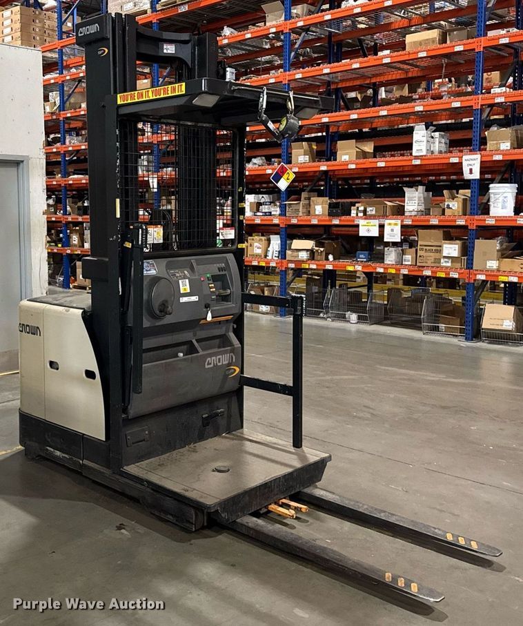 image for item DH9971 2016 Crown SP3520-30 order picker