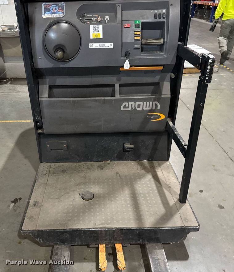 image for item DH9971 2016 Crown SP3520-30 order picker