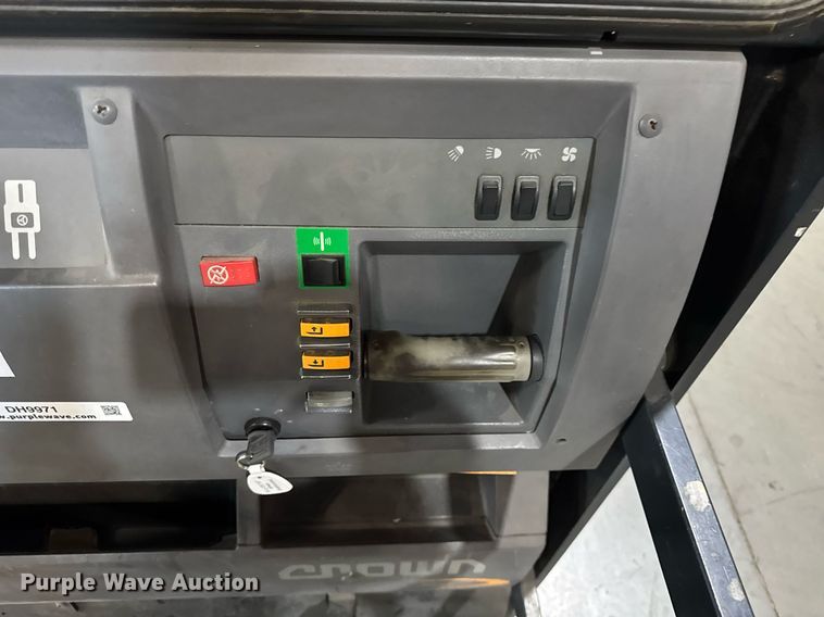 image for item DH9971 2016 Crown SP3520-30 order picker