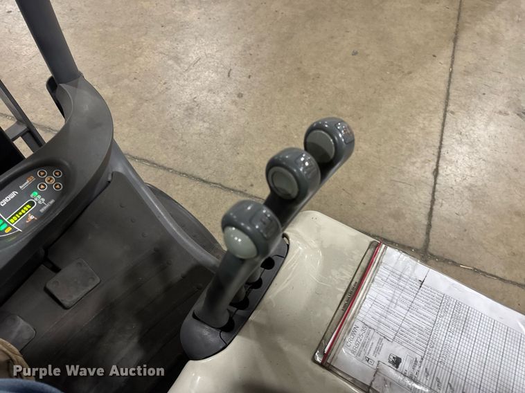 image for item DH9990 2012 Crown FC4525-50 forklift