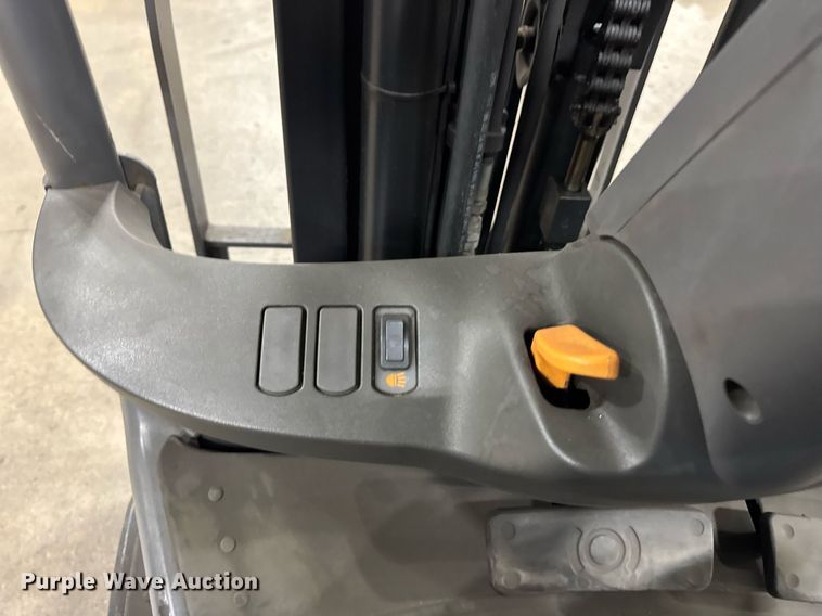 image for item DH9990 2012 Crown FC4525-50 forklift