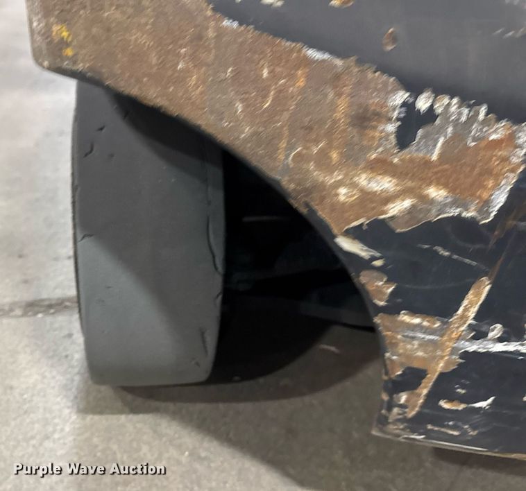 image for item DH9990 2012 Crown FC4525-50 forklift