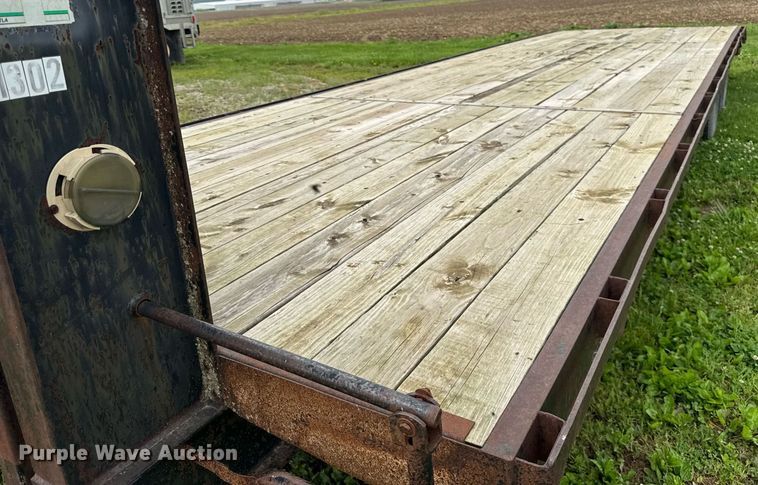 image for item DH9998 1996 Hillsboro Industries 332-TD-BT equipment trailer