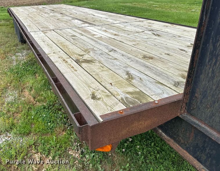 image for item DH9998 1996 Hillsboro Industries 332-TD-BT equipment trailer