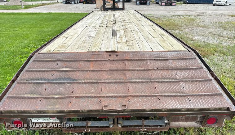 image for item DH9998 1996 Hillsboro Industries 332-TD-BT equipment trailer