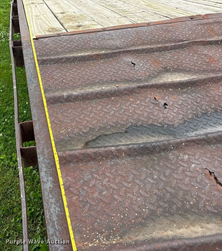 image for item DH9998 1996 Hillsboro Industries 332-TD-BT equipment trailer