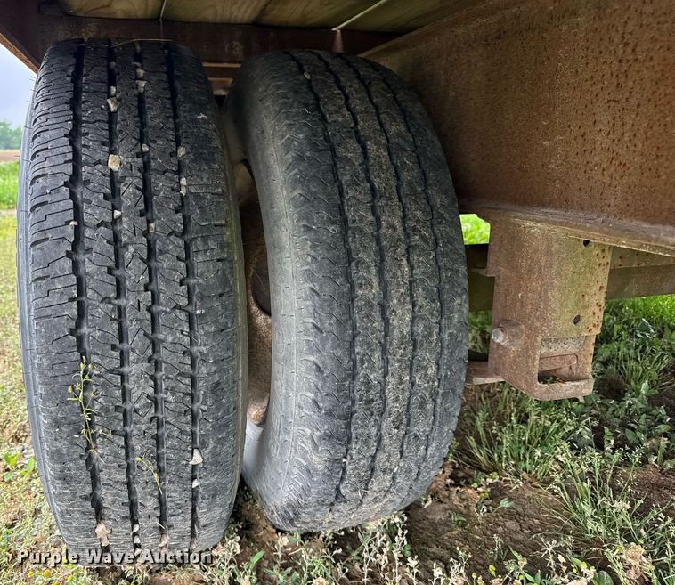 image for item DH9998 1996 Hillsboro Industries 332-TD-BT equipment trailer