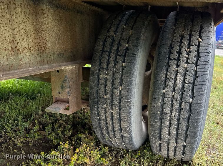 image for item DH9998 1996 Hillsboro Industries 332-TD-BT equipment trailer