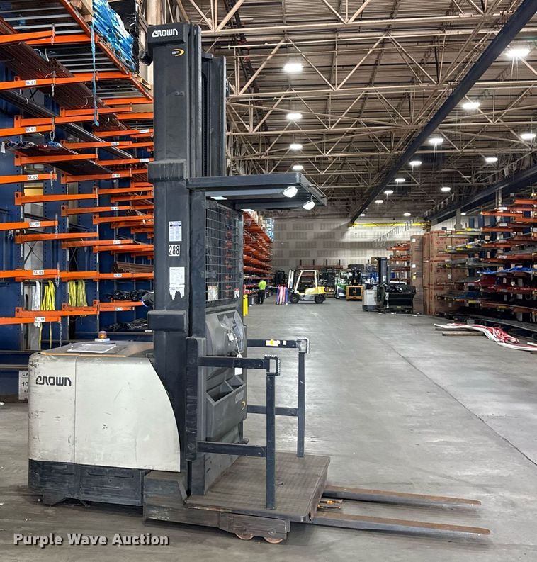 image for item DI9040 2017 Crown SP4050-30 order picker