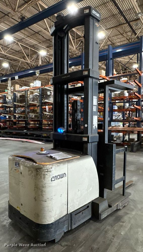 image for item DI9040 2017 Crown SP4050-30 order picker