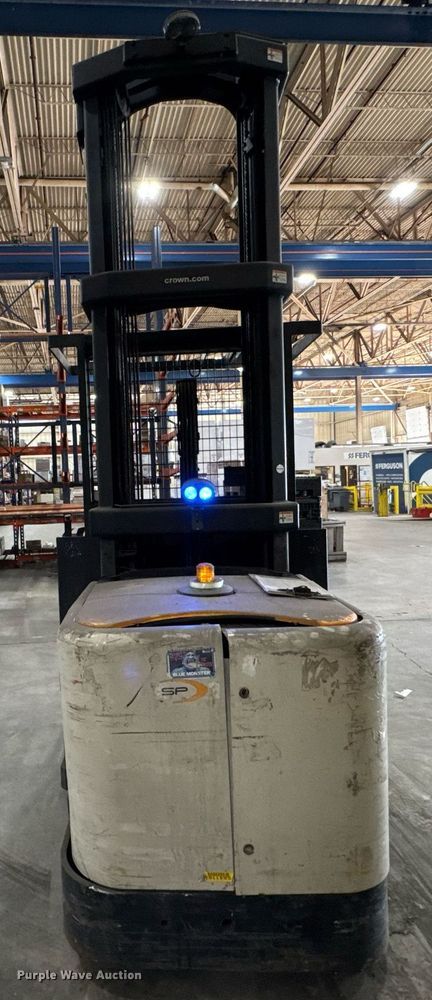 image for item DI9040 2017 Crown SP4050-30 order picker