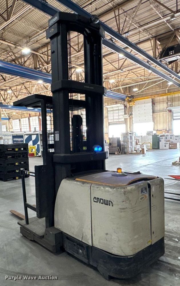 image for item DI9040 2017 Crown SP4050-30 order picker