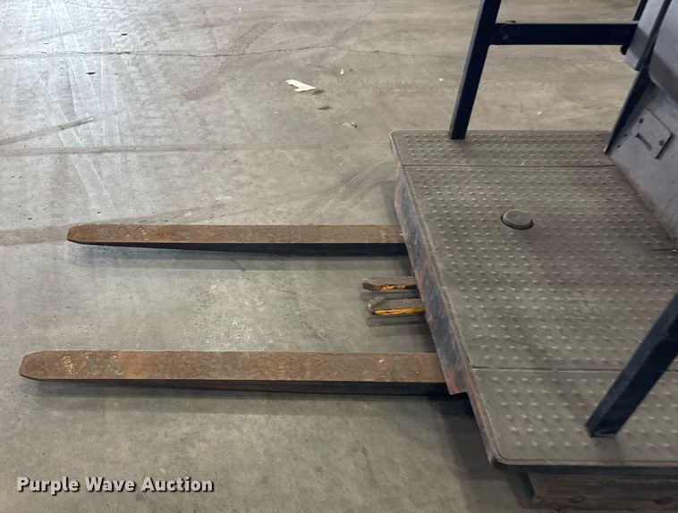 image for item DI9040 2017 Crown SP4050-30 order picker