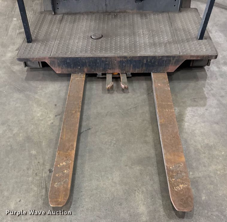 image for item DI9040 2017 Crown SP4050-30 order picker