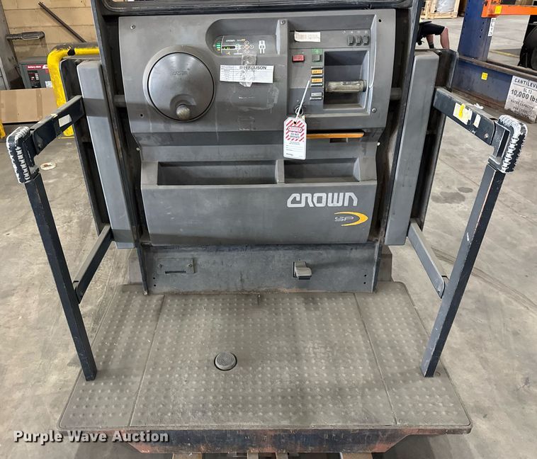 image for item DI9040 2017 Crown SP4050-30 order picker