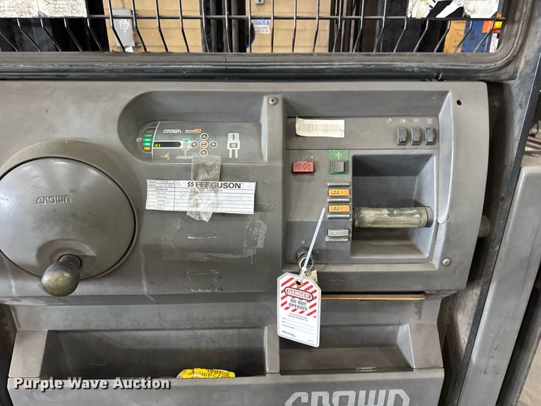 image for item DI9040 2017 Crown SP4050-30 order picker