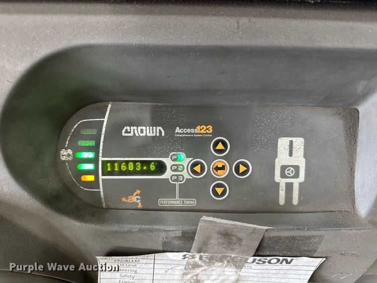 image for item DI9040 2017 Crown SP4050-30 order picker