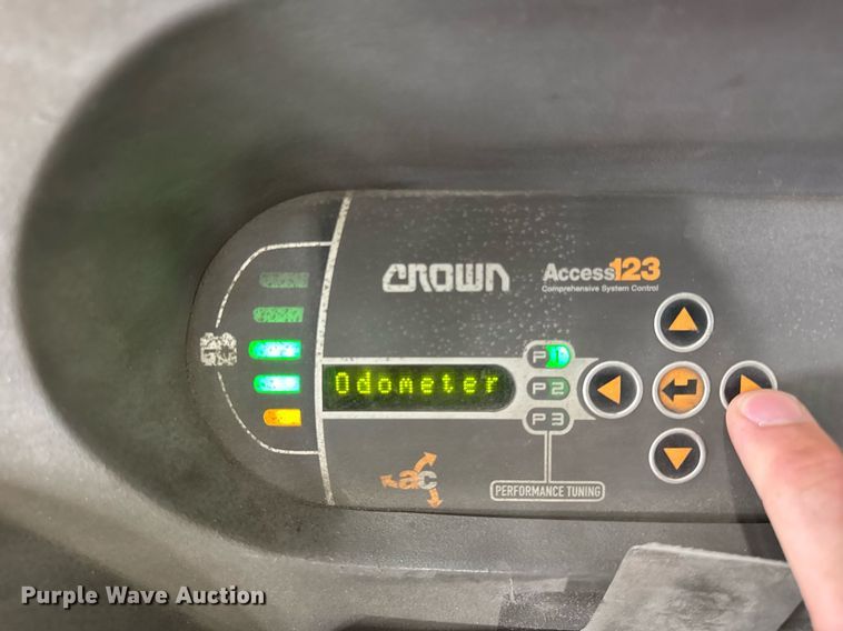 image for item DI9040 2017 Crown SP4050-30 order picker