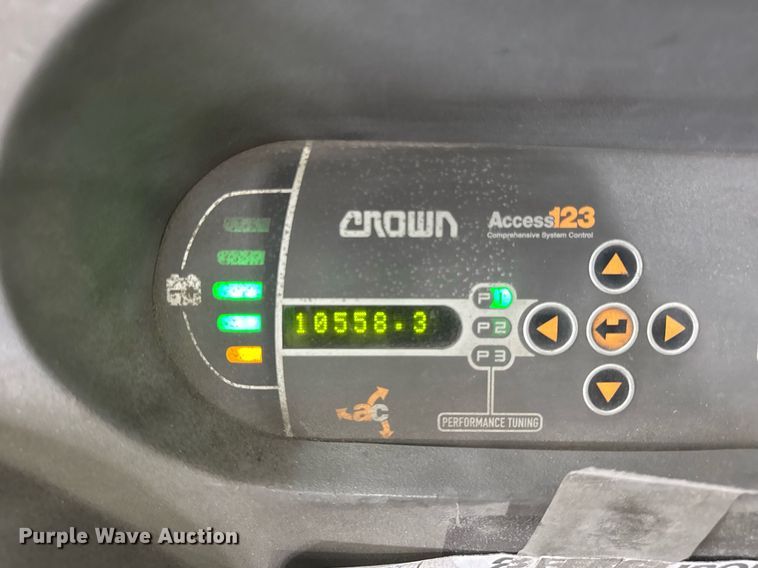 image for item DI9040 2017 Crown SP4050-30 order picker