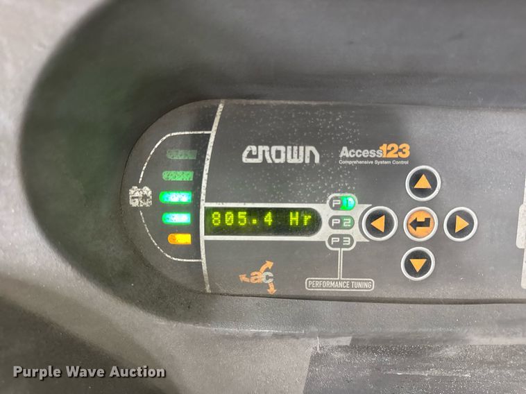 image for item DI9040 2017 Crown SP4050-30 order picker