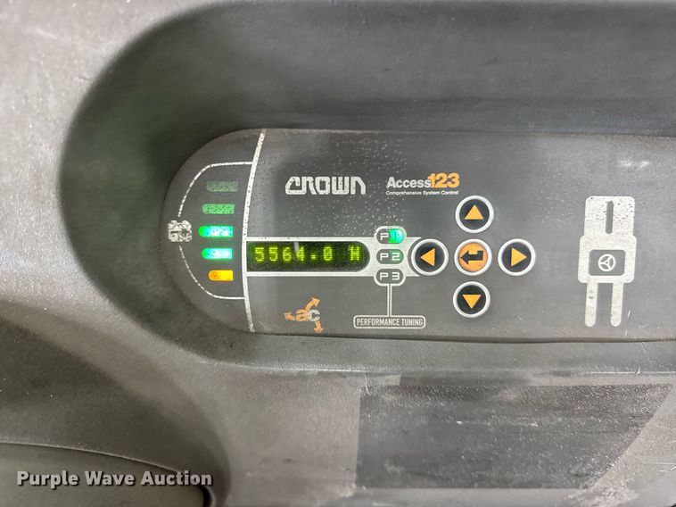 image for item DI9040 2017 Crown SP4050-30 order picker