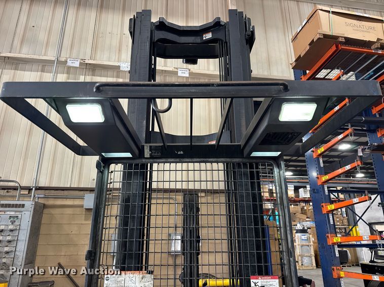 image for item DI9040 2017 Crown SP4050-30 order picker