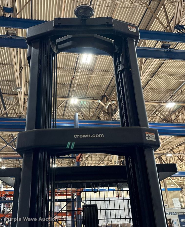 image for item DI9040 2017 Crown SP4050-30 order picker