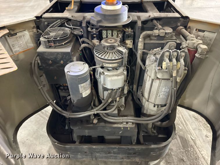 image for item DI9040 2017 Crown SP4050-30 order picker