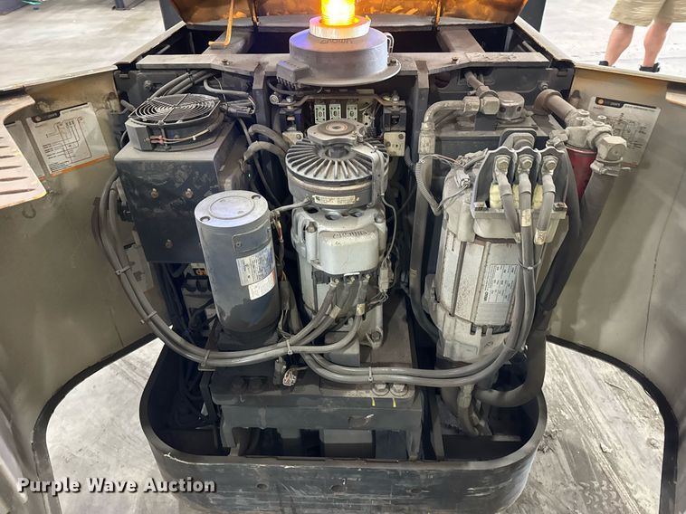 image for item DI9040 2017 Crown SP4050-30 order picker