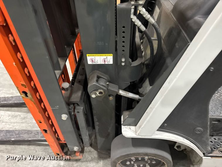 image for item DI9053 2015 Nissan CFS40 forklift