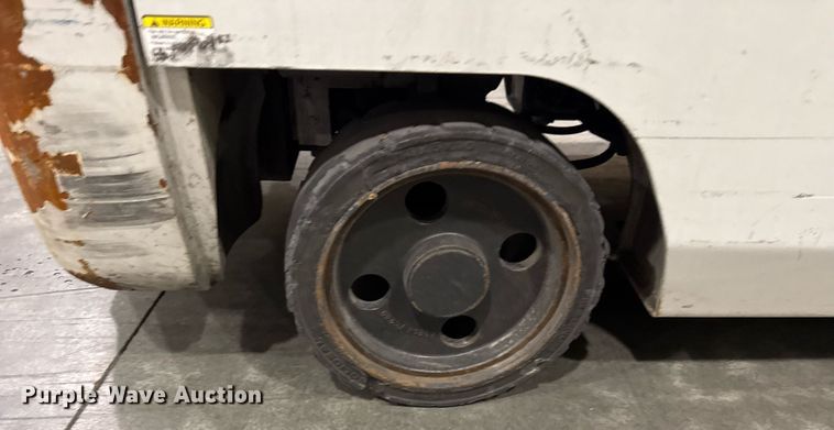 image for item DI9053 2015 Nissan CFS40 forklift