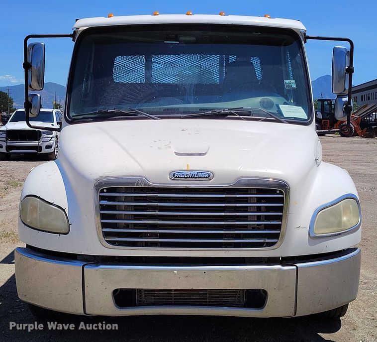 image for item DP4989 2007 Freightliner Business Class M2 flatbed truck