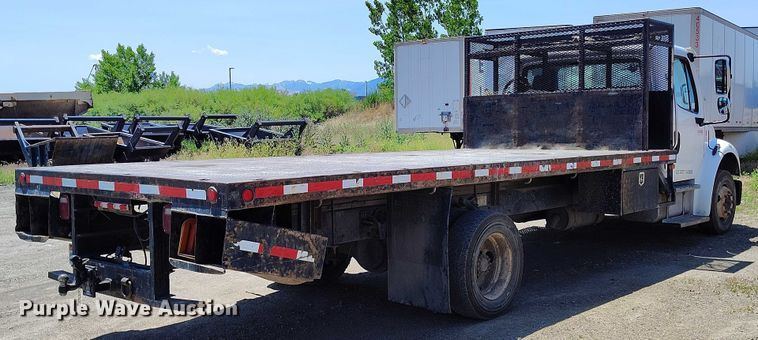 image for item DP4989 2007 Freightliner Business Class M2 flatbed truck