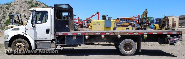image for item DP4989 2007 Freightliner Business Class M2 flatbed truck