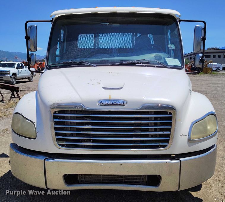 image for item DP4989 2007 Freightliner Business Class M2 flatbed truck
