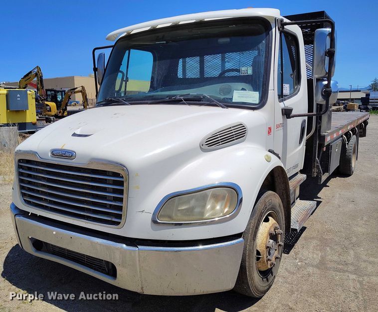 image for item DP4989 2007 Freightliner Business Class M2 flatbed truck